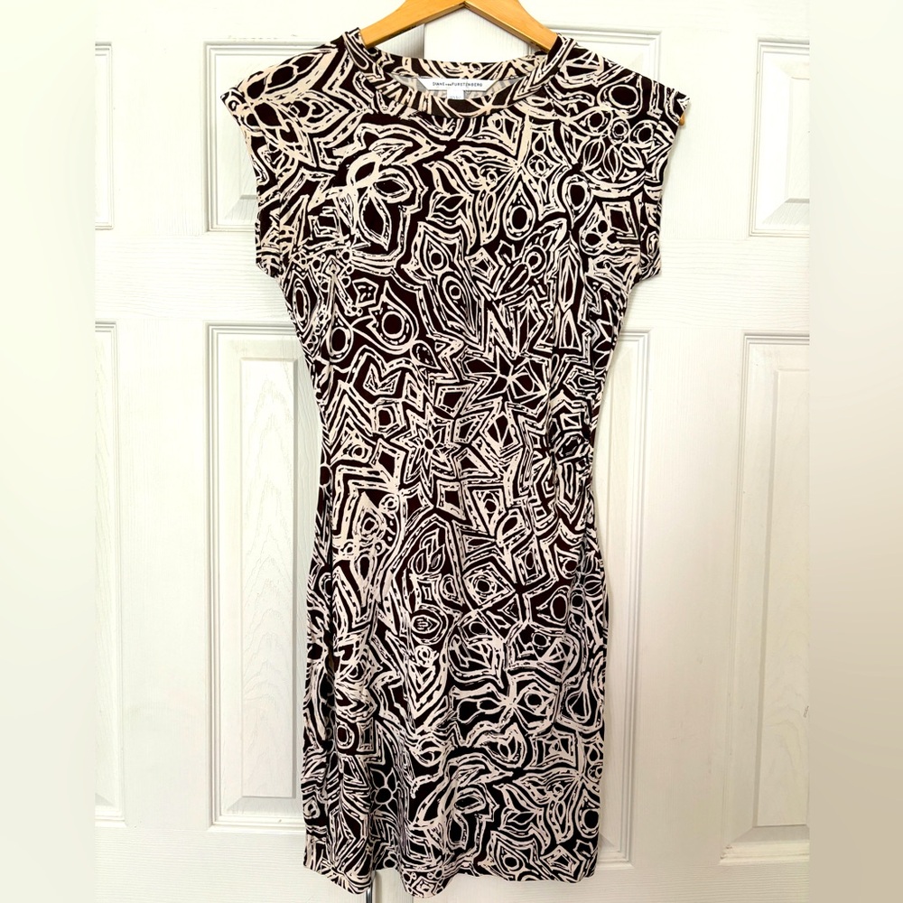 Diane Von Furstenberg (DVF) silk brown & white floral print bodycon mini dress